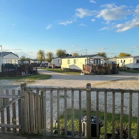 Peaceful 2 Bedroom Holiday Home Crowle  Exterior photo